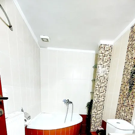 アパート Nostalgia - Big House 110m - 3 Bedrooms - Free Guarded Parking ! テッサロニキ