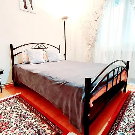 Nostalgia - Big House 110m - 3 Bedrooms - Free Guarded Parking ! アパート