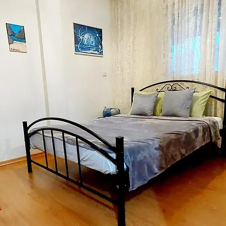 Nostalgia - Big House 110m - 3 Bedrooms - Free Guarded Parking ! アパート *