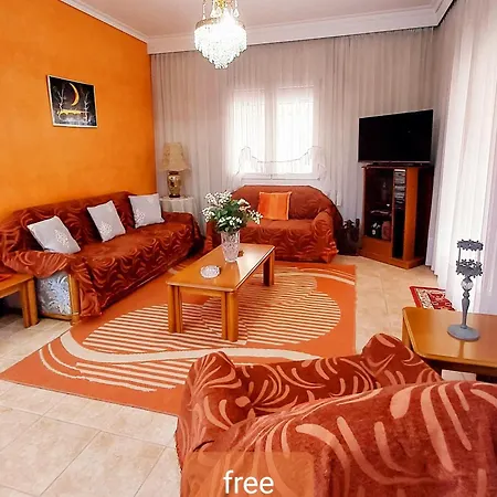 Nostalgia - Big House 110m - 3 Bedrooms - Free Guarded Parking ! アパート