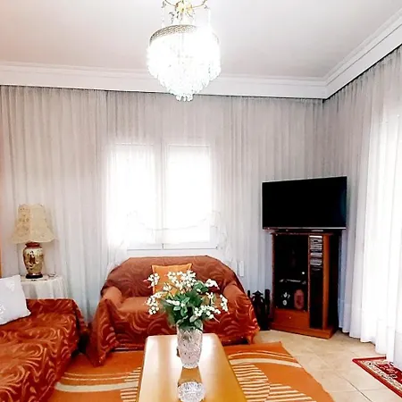 Nostalgia - Big House 110m - 3 Bedrooms - Free Guarded Parking ! テッサロニキ