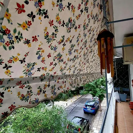 アパート Nostalgia - Big House 110m - 3 Bedrooms - Free Guarded Parking ! テッサロニキ