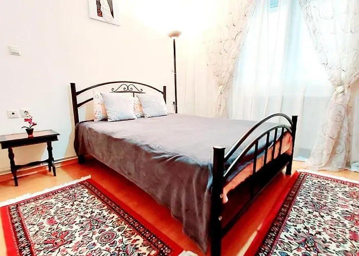 Nostalgia - Big House 110M - 3 Bedrooms - Free Guarded Parking ! アパート