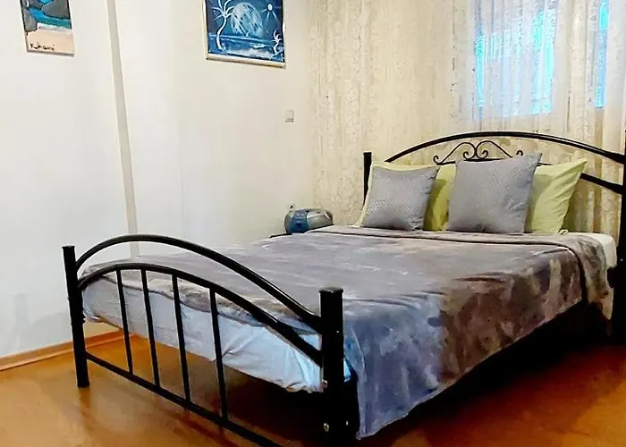 Nostalgia - Big House 110M - 3 Bedrooms - Free Guarded Parking ! アパート *