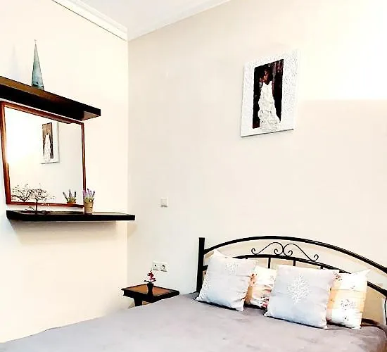 Nostalgia - Big House 110M - 3 Bedrooms - Free Guarded Parking ! アパート *