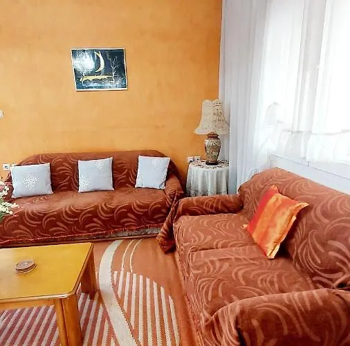 アパート Nostalgia - Big House 110M - 3 Bedrooms - Free Guarded Parking !