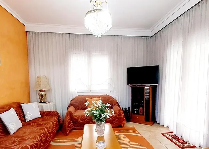 Nostalgia - Big House 110M - 3 Bedrooms - Free Guarded Parking ! テッサロニキ